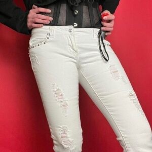 White low rise blingy capri jeans 🤍🤍​​​​​​​​​​​​​​​​​​​​​